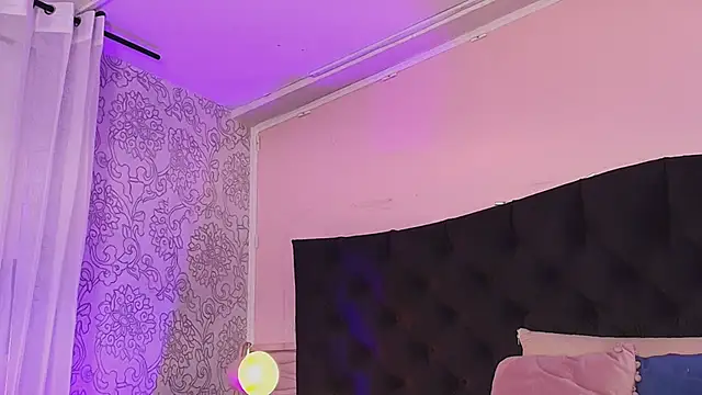 Snapshot of Julieta_Cortes__ chatting on June 26, 2026, 12:11 pm Julieta Cortes online show from June 26, 2026, 12:11 pm