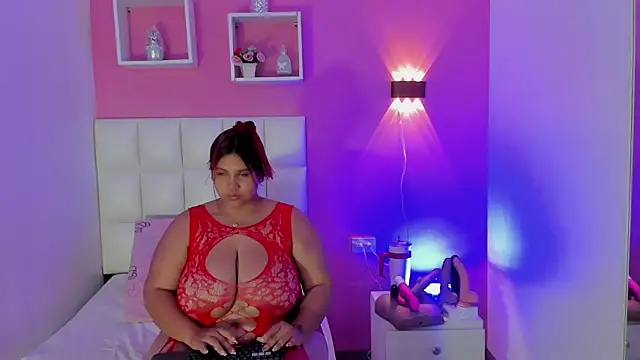 Alanna hot3 online show from April 24, 2026, 7:38 pm
