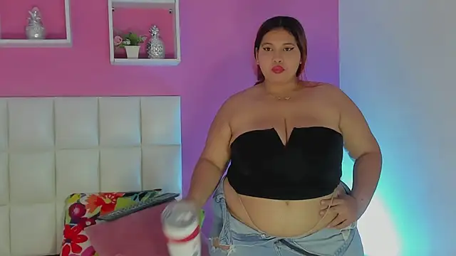 Snapshot of Alanna_hot3 chatting on June 5, 2026, 7:41 pm Alanna hot3 online show from June 5, 2026, 7:41 pm