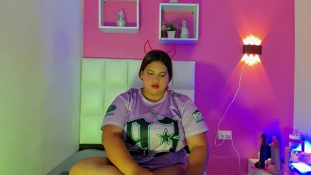 Alanna hot3 online show from June 20, 2026, 7:41 pm