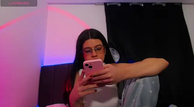 Snapshot of ily_bea chatting on December 19, 2024, 10:32 pm ily bea online show from December 19, 2024, 10:32 pm