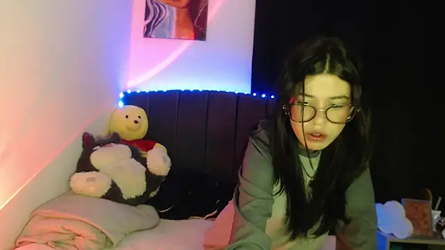 Snapshot of ily_bea chatting on April 1, 2026, 12:35 am ily bea online show from April 1, 2026, 12:35 am