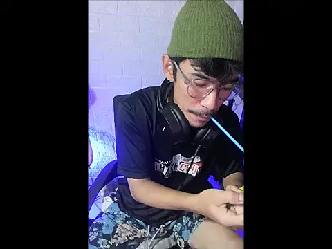 cloudyth1994 online show from January 12, 2026, 4:14 pm