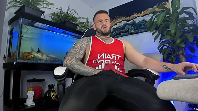 Snapshot of Johnnygrayson1 chatting on June 17, 2026, 12:43 am Johnnygrayson1 online show from June 17, 2026, 12:43 am