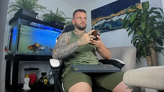 Snapshot of Johnnygrayson1 chatting on June 18, 2026, 12:31 am Johnnygrayson1 online show from June 18, 2026, 12:31 am