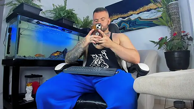 Snapshot of Johnnygrayson1 chatting on June 12, 2026, 1:36 am Johnnygrayson1 online show from June 12, 2026, 1:36 am