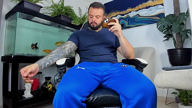 Snapshot of Johnnygrayson1 chatting on May 31, 2026, 12:05 am Johnnygrayson1 online show from May 31, 2026, 12:05 am