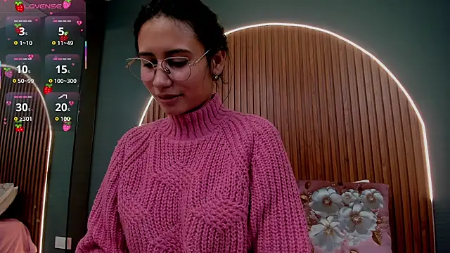 Snapshot of NayeCloud chatting on November 19, 2025, 3:39 am NayeCloud online show from November 19, 2025, 3:39 am