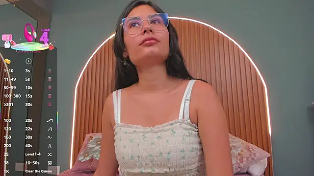 NayeCloud online show from December 18, 2025, 3:55 am