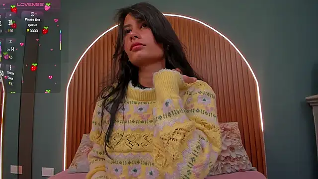 Snapshot of NayeCloud chatting on November 28, 2025, 3:39 am NayeCloud online show from November 28, 2025, 3:39 am