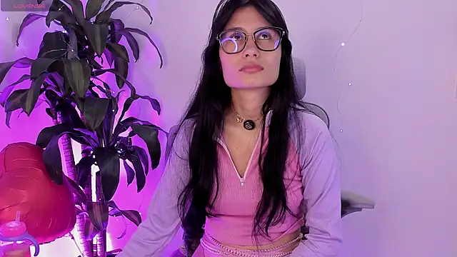 NayeCloud online show from April 28, 2026, 2:21 am