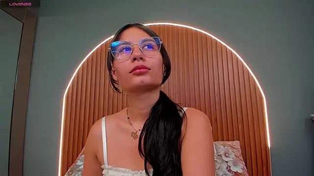 Snapshot of NayeCloud chatting on November 22, 2025, 3:49 am NayeCloud online show from November 22, 2025, 3:49 am