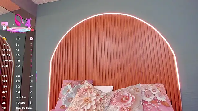 NayeCloud online show from December 19, 2025, 10:45 pm