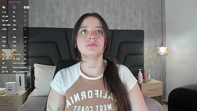 Snapshot of Sabrina_Lennox chatting on March 5, 2025, 10:54 pm Sabrina Lennox online show from March 5, 2025, 10:54 pm