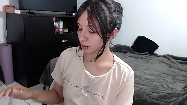 Snapshot of alice_live1 chatting on October 10, 2025, 2:12 am alice live1 online show from October 10, 2025, 2:12 am