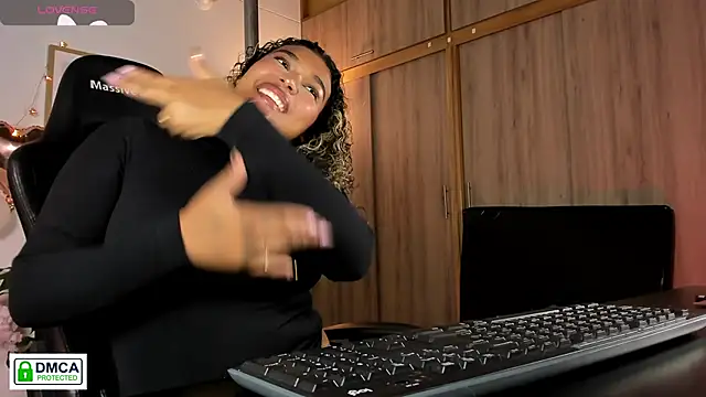 aleja montiel   online show from February 17, 2026, 12:57 pm