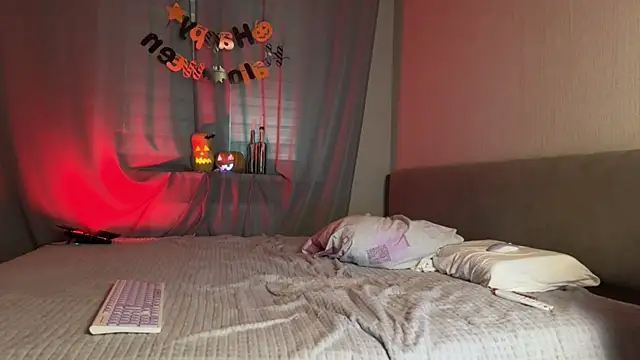 weshycouple online show from October 31, 2025, 7:21 pm