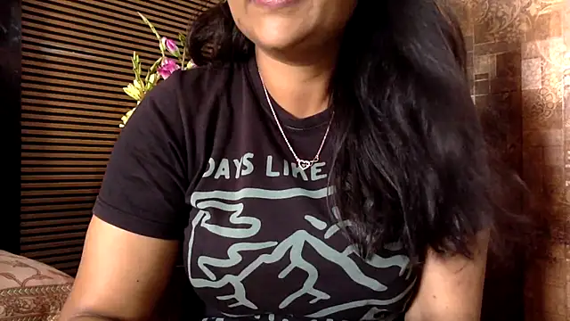 Snapshot of HaaniKaur chatting on February 16, 2026, 8:57 am HaaniKaur online show from February 16, 2026, 8:57 am