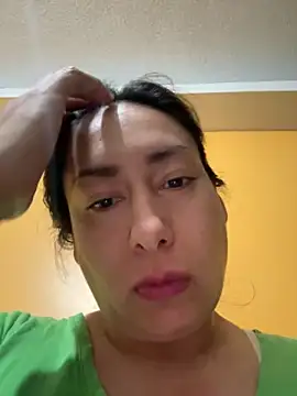 Snapshot of xLadyScarlettx chatting on October 18, 2025, 2:35 am xLadyScarlettx online show from October 18, 2025, 2:35 am