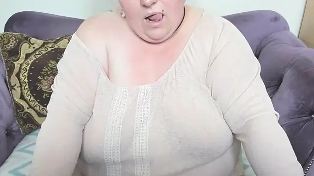 fashiona online show from October 25, 2025, 9:37 pm