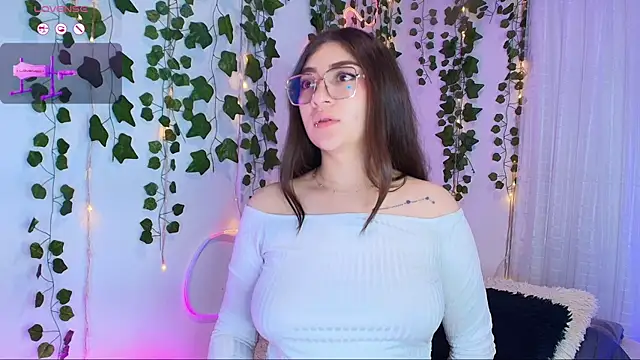 Snapshot of Alice_Samii chatting on October 8, 2025, 11:23 am Alice Samii online show from October 8, 2025, 11:23 am