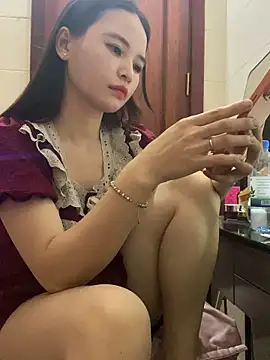 Snapshot of LiLi-Kirix99 chatting on May 31, 2026, 1:28 pm LiLi-Kirix99 online show from May 31, 2026, 1:28 pm