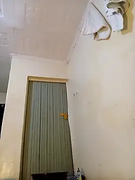 sexxylucia online show from February 18, 2026, 12:56 pm