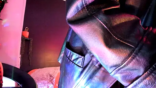 leatherz69 online show from February 11, 2025, 2:03 am