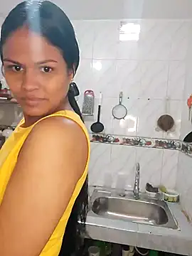 Snapshot of SweetAlmaa chatting on November 19, 2025, 4:40 pm SweetAlmaa online show from November 19, 2025, 4:40 pm