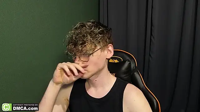 Snapshot of Keytaro chatting on February 15, 2026, 3:22 pm Keytaro online show from February 15, 2026, 3:22 pm