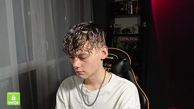 Keytaro online show from November 6, 2025, 3:27 pm