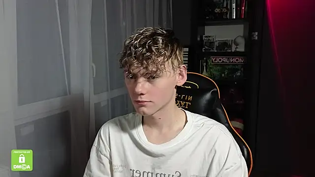 Keytaro online show from October 26, 2025, 3:12 pm