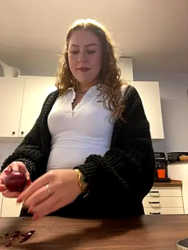 Snapshot of Fancy-Francy chatting on November 25, 2025, 1:33 pm Fancy-Francy online show from November 25, 2025, 1:33 pm