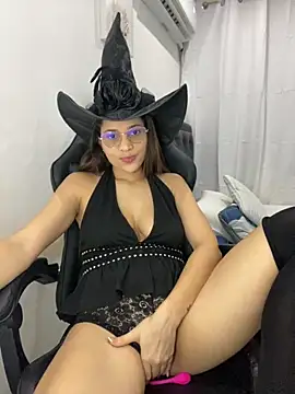 Snapshot of Belissa_miller chatting on October 31, 2025, 7:10 pm Belissa miller online show from October 31, 2025, 7:10 pm