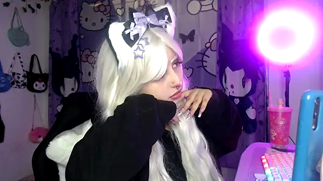 lussyevans24 online show from November 8, 2025, 4:27 am