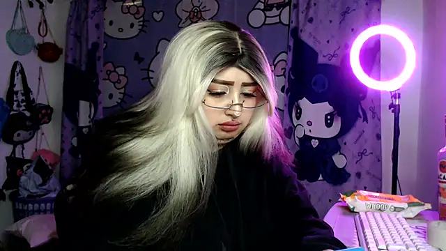 Snapshot of lussyevans24 chatting on June 12, 2026, 5:49 am lussyevans24 online show from June 12, 2026, 5:49 am