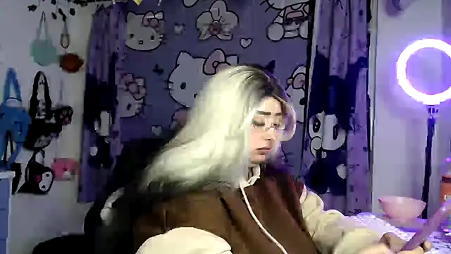 lussyevans24 online show from April 30, 2026, 4:08 am