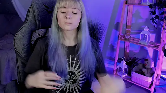 LexiWenford online show from November 5, 2025, 2:47 am