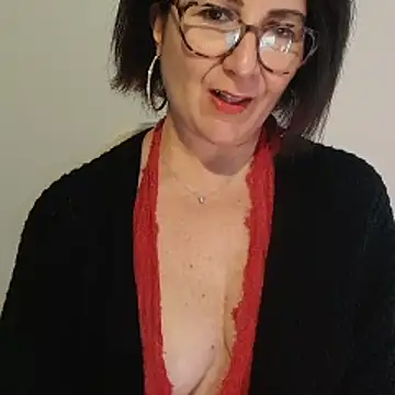 Snapshot of Viola8p chatting on November 26, 2025, 2:06 pm Viola8p online show from November 26, 2025, 2:06 pm