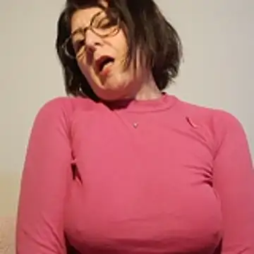 Snapshot of Viola8p chatting on November 8, 2025, 3:48 pm Viola8p online show from November 8, 2025, 3:48 pm