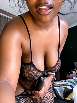 Snapshot of DiamondGoddes chatting on November 14, 2025, 8:18 am DiamondGoddes online show from November 14, 2025, 8:18 am