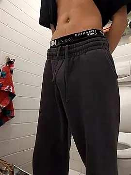 Snapshot of Dennis_2024 chatting on November 15, 2025, 12:58 am Dennis 2024 online show from November 15, 2025, 12:58 am