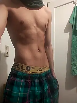 Snapshot of Dennis_2024 chatting on March 8, 2026, 8:34 pm Dennis 2024 online show from March 8, 2026, 8:34 pm