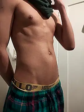 Snapshot of Dennis_2024 chatting on March 7, 2026, 10:59 pm Dennis 2024 online show from March 7, 2026, 10:59 pm