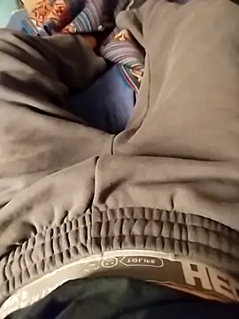 Snapshot of Dennis_2024 chatting on December 15, 2025, 8:58 pm Dennis 2024 online show from December 15, 2025, 8:58 pm