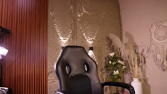 Snapshot of DannSaenz chatting on July 10, 2026, 4:51 pm DannSaenz online show from July 10, 2026, 4:51 pm