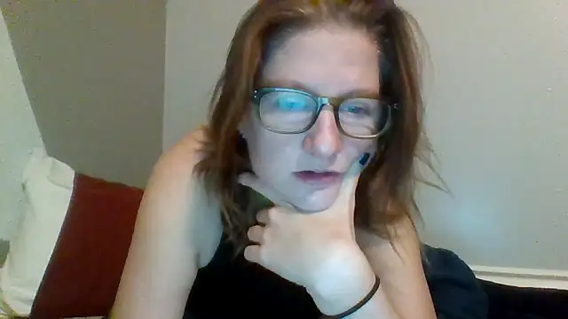 Snapshot of Eluradess chatting on October 12, 2025, 7:48 pm Eluradess online show from October 12, 2025, 7:48 pm