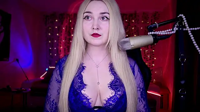 Snapshot of AllisonBlack_ chatting on May 15, 2026, 7:45 pm AllisonBlack online show from May 15, 2026, 7:45 pm