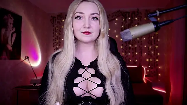Snapshot of AllisonBlack_ chatting on April 20, 2026, 7:26 pm AllisonBlack online show from April 20, 2026, 7:26 pm