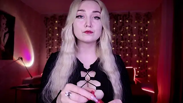 Snapshot of AllisonBlack_ chatting on April 8, 2026, 7:15 pm AllisonBlack online show from April 8, 2026, 7:15 pm